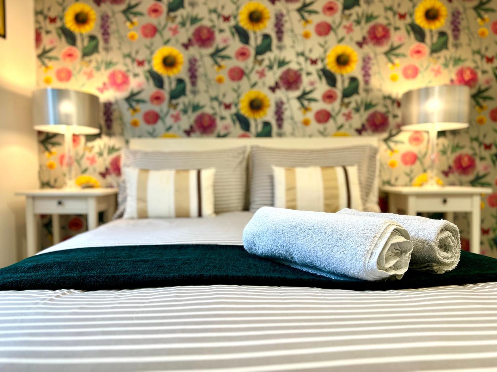 グラスゴーGround Floor Flat With Free Parking & Wifiアパートメント エクステリア 写真